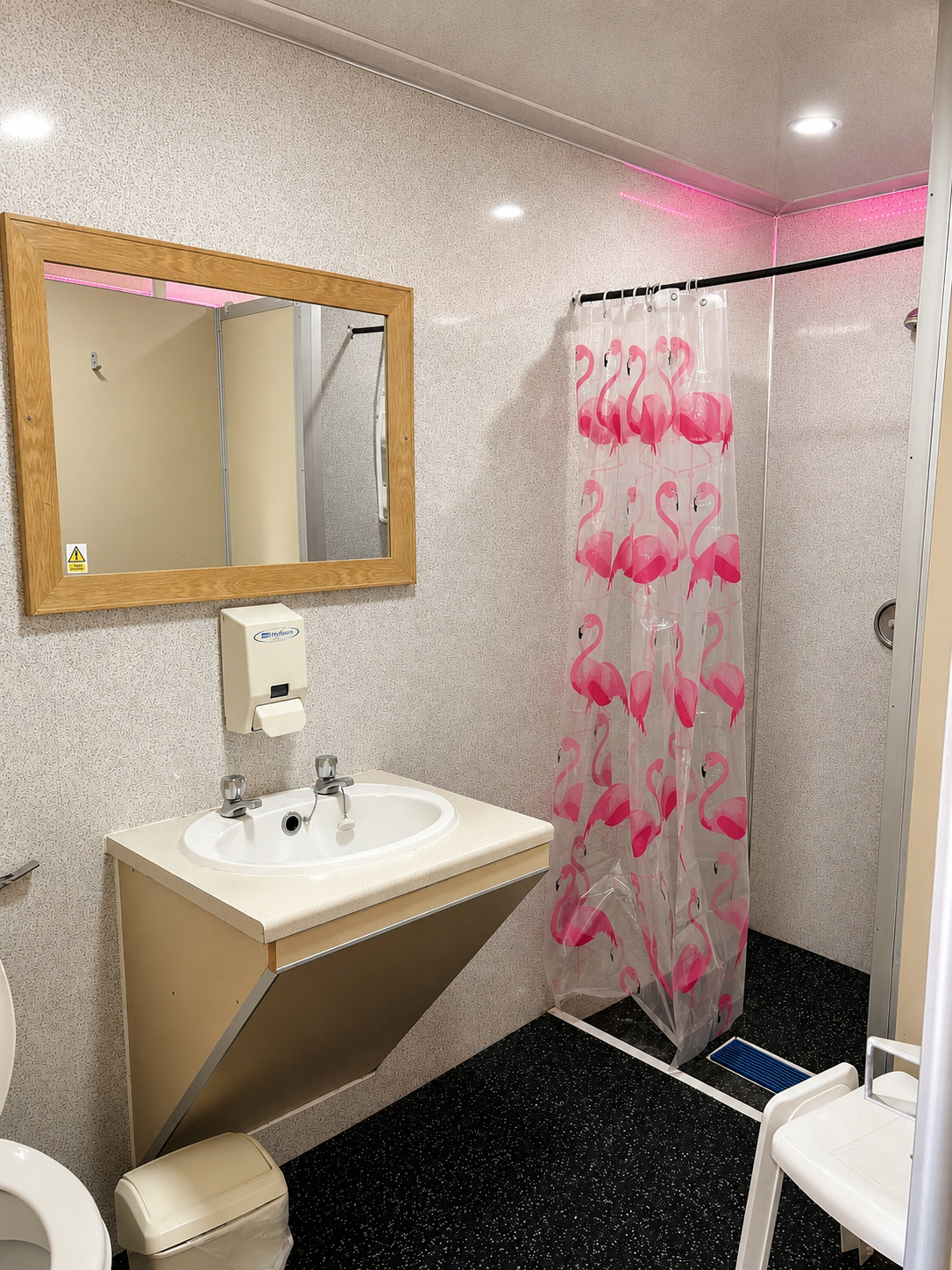 Clean shower room at Zeacombe House